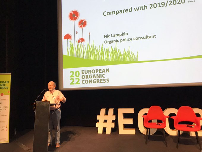 Nic Lampkin au congrès européen de l'agriculture biologique, en juin dernier, a exposé l'impact de 25 % de surfaces bio en UE.
